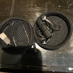 iFrogz Plugz Wireless Earbuds